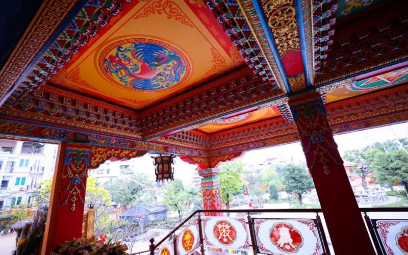 Màu sắc, hoa văn gợi nhớ các ngôi chùa Tây Tạng 