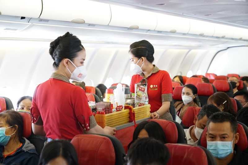 Bạn có thể mua đồ ăn trực tiếp trên chuyến bay Vietjet