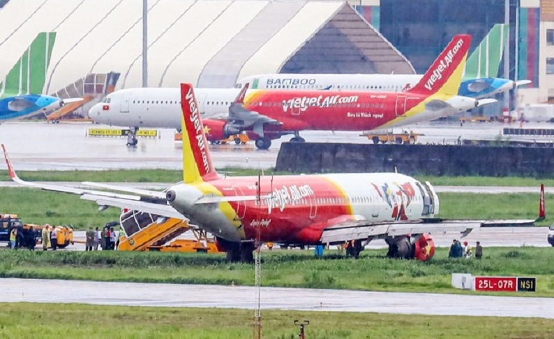 Máy bay của Vietjet gặp sự cố về trượt khỏi đường băng