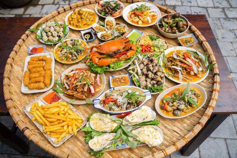 Ốc Hương Trang mang đến hàng loạt các món ăn ngon từ ốc và hải sản.