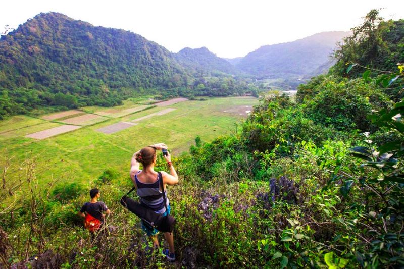 Những du khách có đam mê khám phá và mạo hiểm, có thể lựa chọn cách thứ hai là trekking để đến làng chài xinh đẹp này