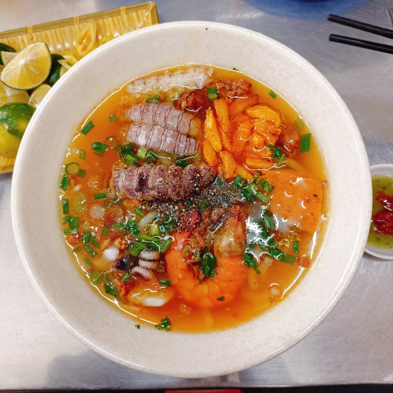 Bánh canh Bà Ba.