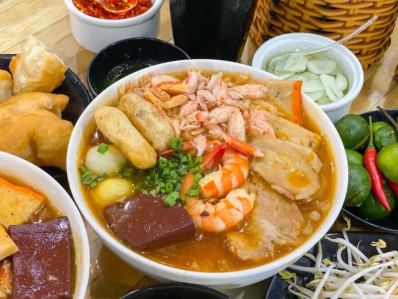 Bánh canh ghẹ Quận Nhất.